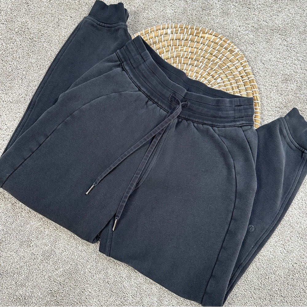 SOLD | Lululemon Women’s Scuba Jogger Pants Pull On Drawstrings Activewear Black - Picture 2 of 15